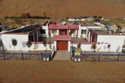 巴丹吉林沙漠庙海子营地·沙海人家
