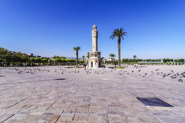 Flights from Izmir to Christchurch International Airport