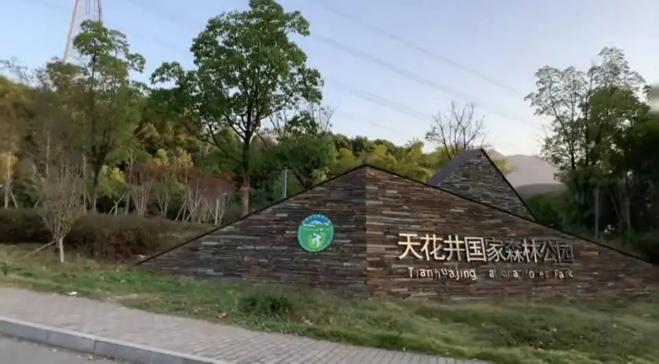 Hotels near Tianhuajing Scenic Area