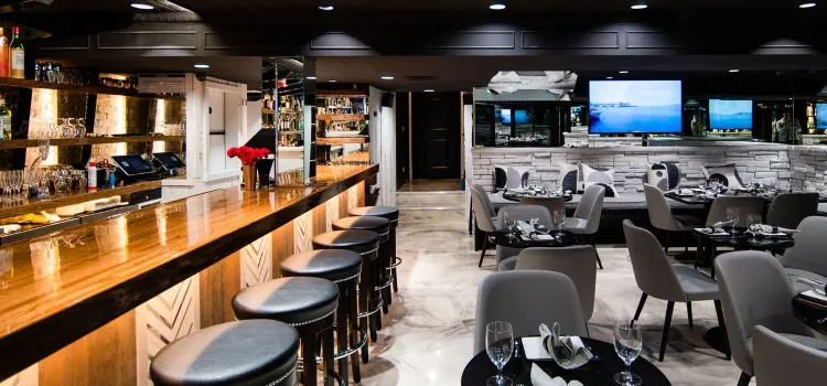 Frost Martini Bar and Lounge