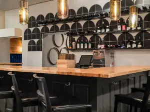 Cru Cellars Wine Bar