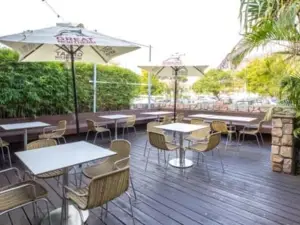 Villa Noosa Hotel