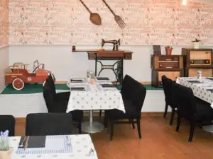 Bistro Retro Grill