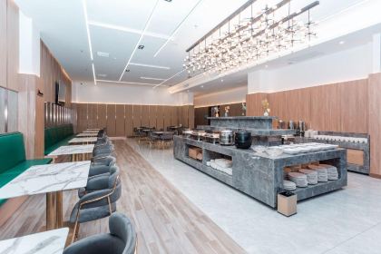 临空假日酒店(赤峰和美建材城玉龙机场店)·早餐厅