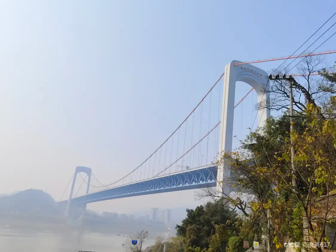Hotels near Guojiatuo Yangtze River Bridge