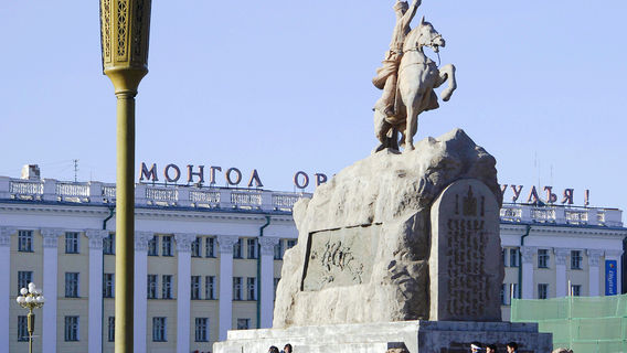 Sukhbaatar monument