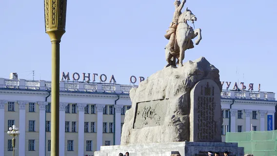 Sukhbaatar monument