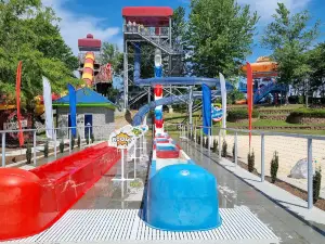 Wet 'n Wild Emerald Pointe Water Park