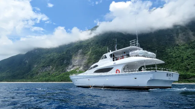 花蓮維納司賞鯨（花蓮旅遊 遊艇包船 天空之鏡沙灘車 獨木舟 SUP）