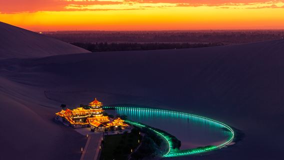 مشاهدة غروب الشمس في دونهوانغ