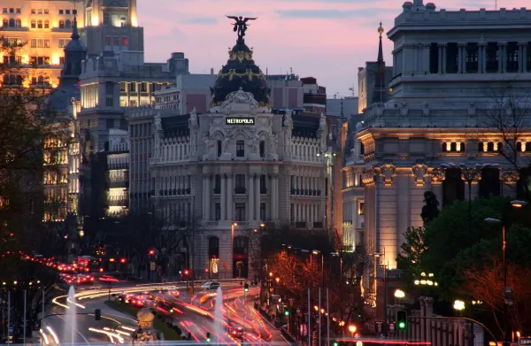 Vé máy bay Madrid Thành phố Vinh