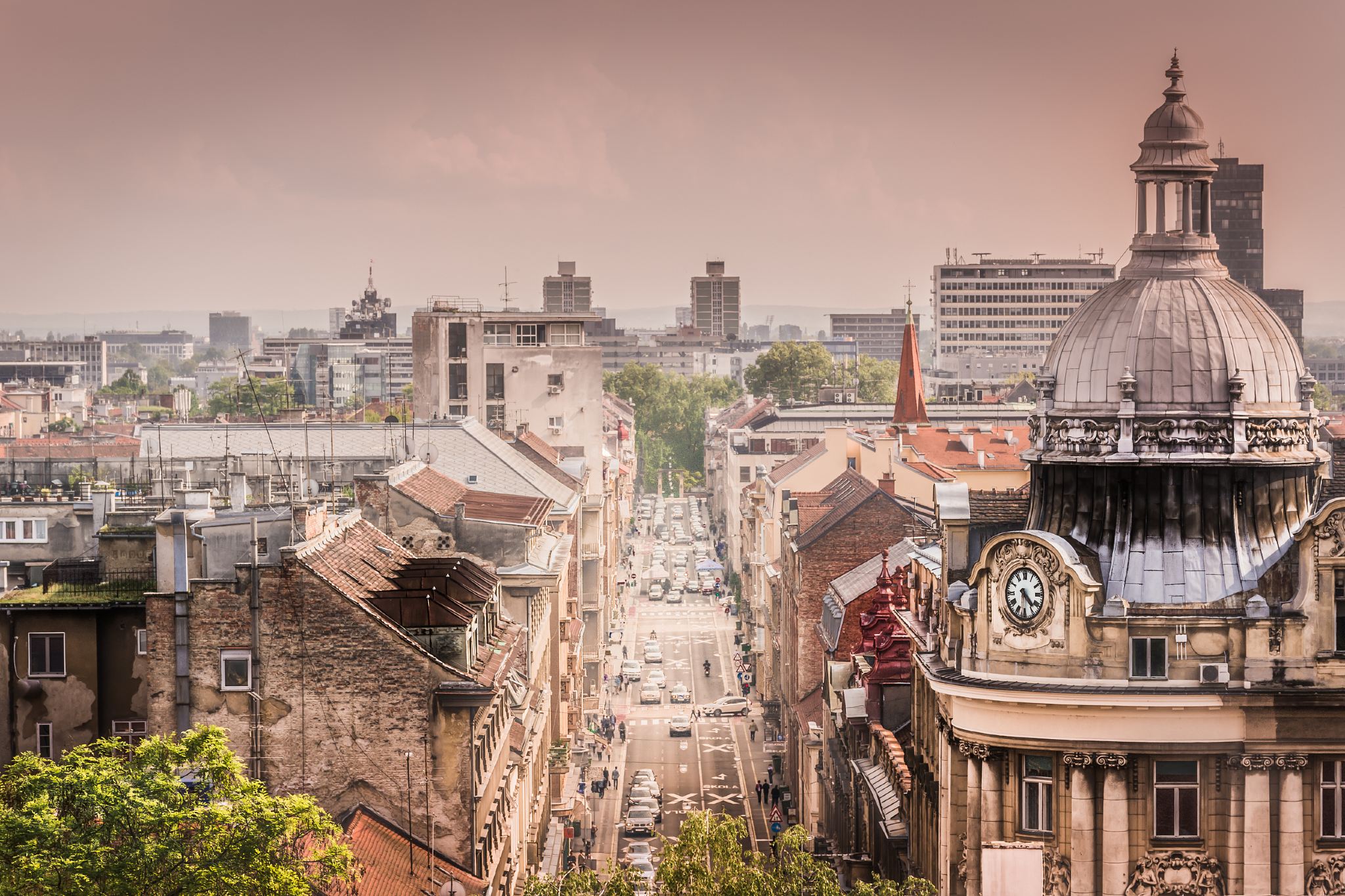 プリトヴィツェ湖群国立公園+ロトルシュチャク塔+クロアチアナイーヴアート美術館 ワンデーツアー