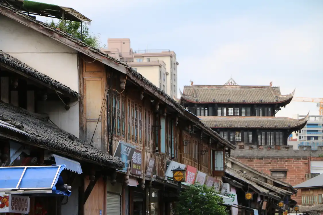 Hotel dekat Linqiong Ancient City
