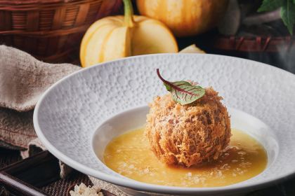 C&D Hotel · Zhong Canting