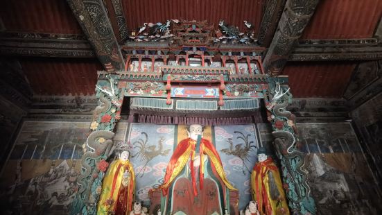 霍州娲皇庙最值得观看的是大殿的壁画，这些壁画上有几百个人物，