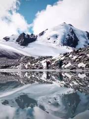 烏楚庫雪山