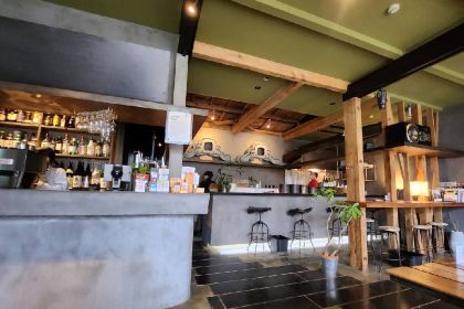 toe BAR & RESTAURANT