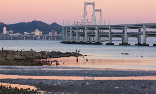 Tidal Bore Chasing in Dalian