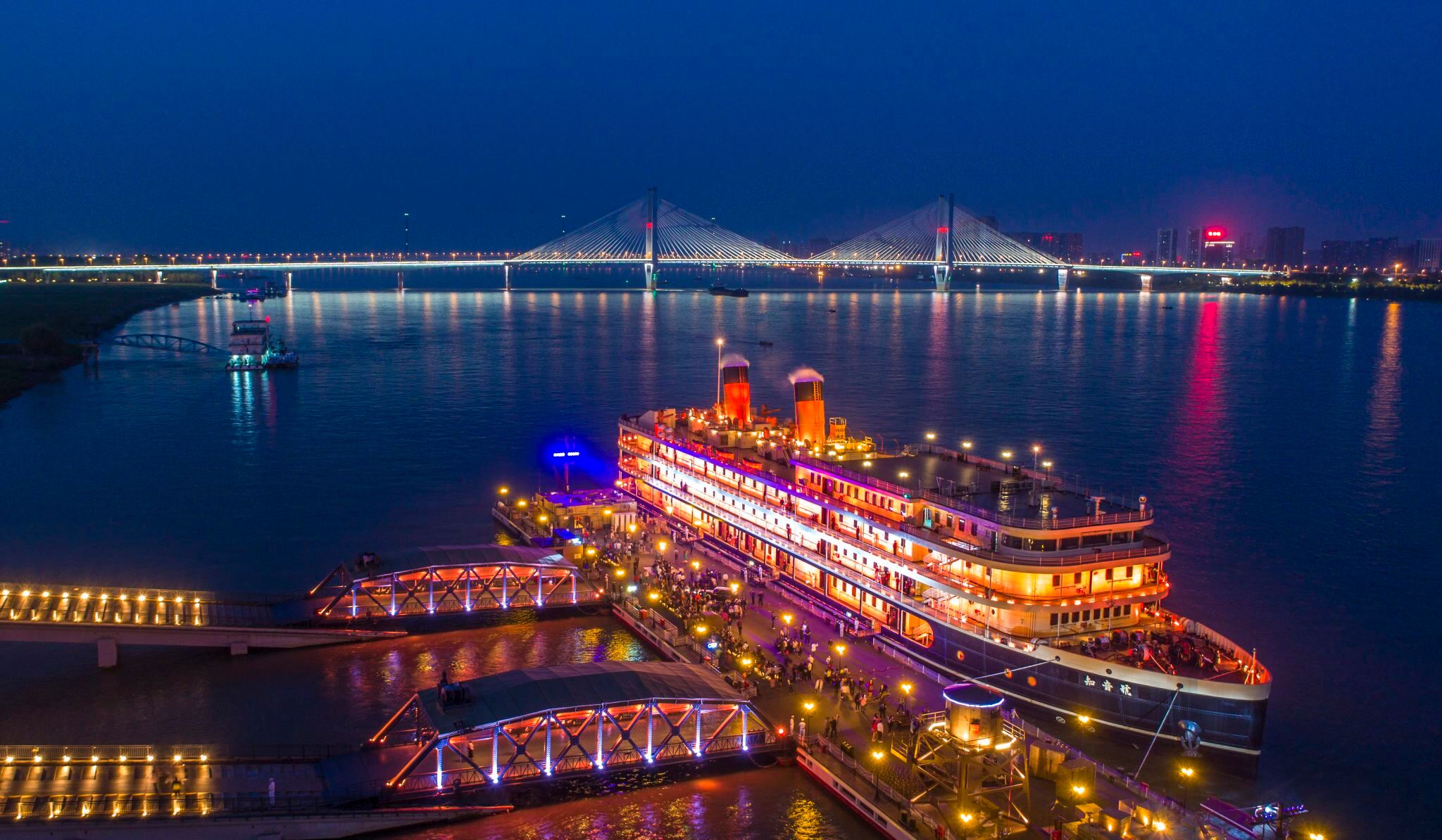 Guida per la Torre della Gru Gialla + Ponte dello Yangtze + Via pedonale Jianghan + Spiaggia fluviale Hankou + Nave dell'Amicizia G