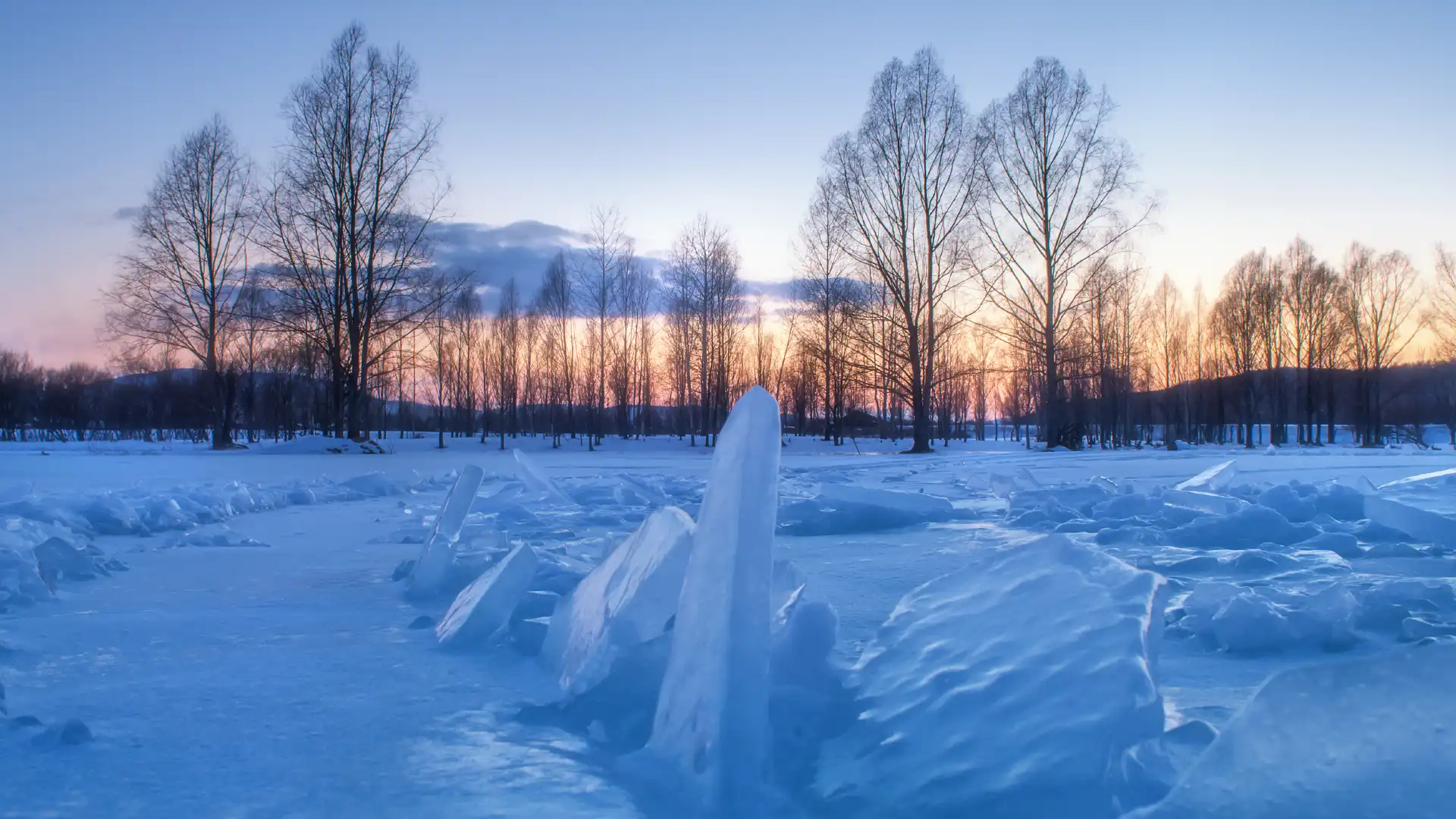 Hotels near Ice Lake