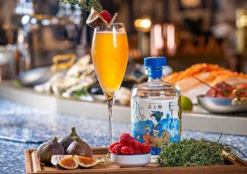 【情人節餐廳2026】香港40間情人節約會餐廳推薦！最新必訂浪漫晚餐套餐、景觀餐廳！大餐價錢、菜單亮點、訂位資訊一文睇