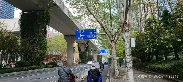 Hotels near Yiyuan Road