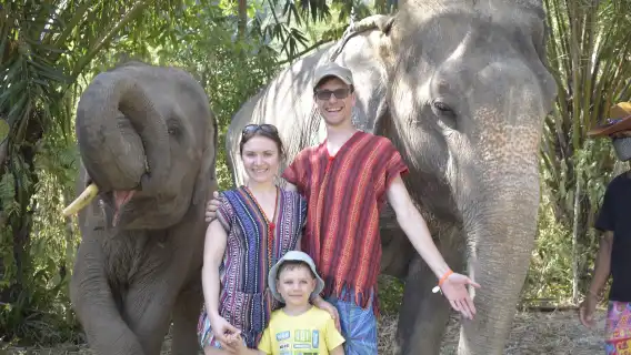 ทัวร์วันเดียวแคมป์อนุรักษ์ช้างไนดีในจังหวัดภูเก็ต ประเทศไทย [การดูแลช้าง | สปาโคลนช้าง | การทำอาหารไทย | ไกด์นำเที่ยว + บริการไปรับที่โรงแรม]