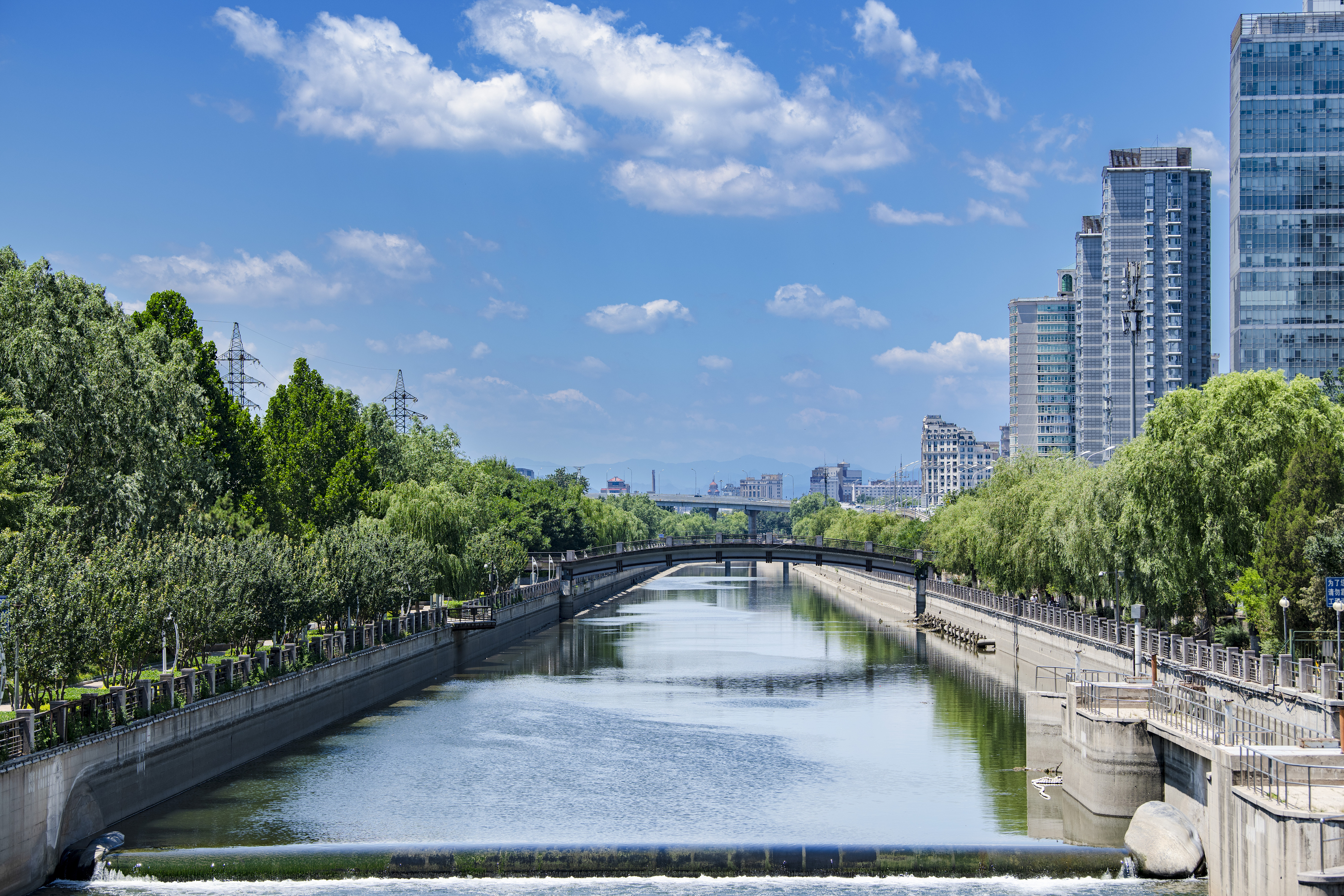 Hotels near Tonghui River