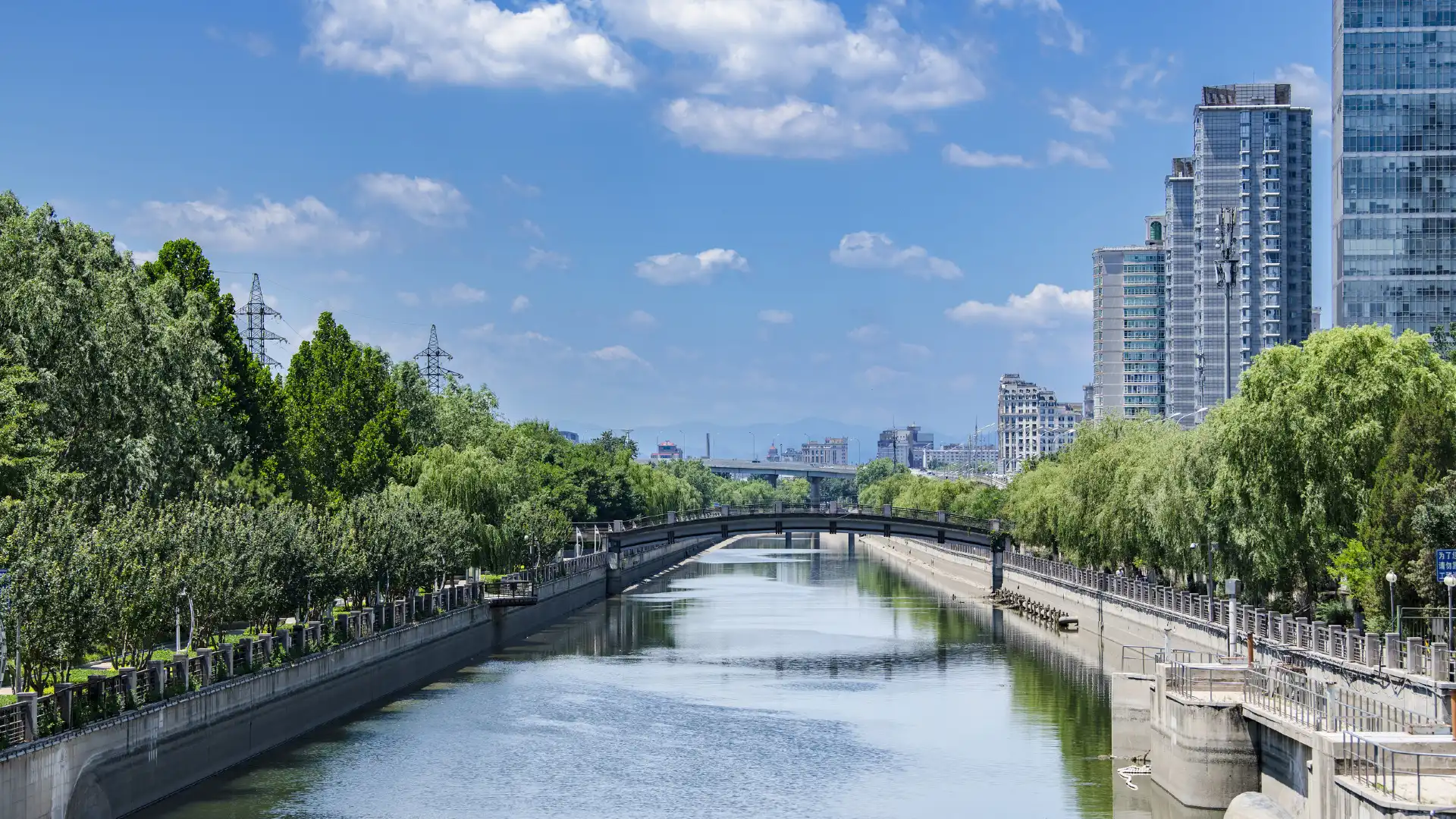 Hotels near Tonghui River