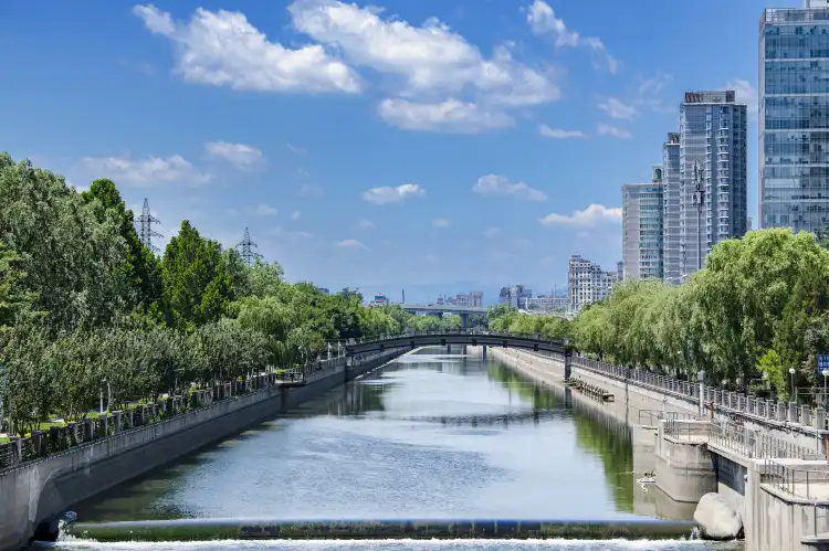 Hotels near Tonghui River