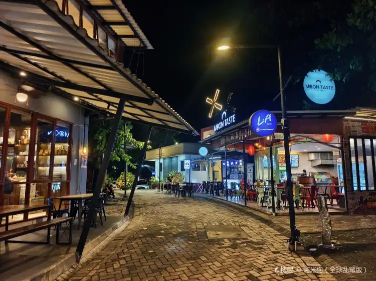 Hotels in Dukuhpakis