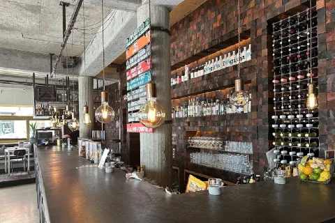 Bar & Restaurant naïv