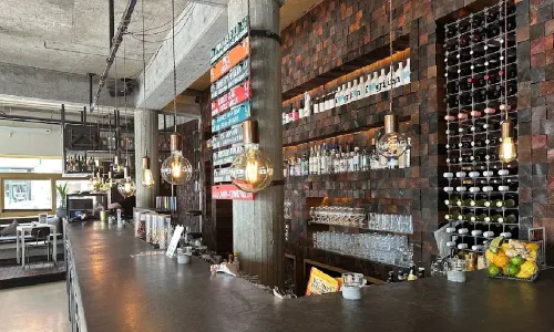 Bar & Restaurant naïv
