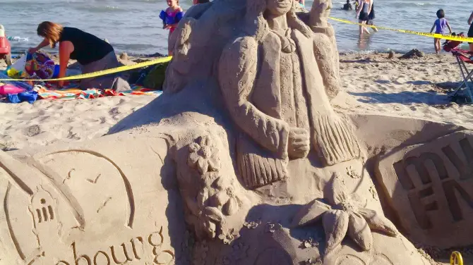 3_Cobourg Beach