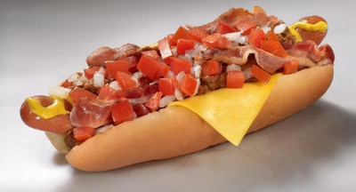 ピンク色で派手なロスのホットドック屋さん | Trip.com ロサンゼルス