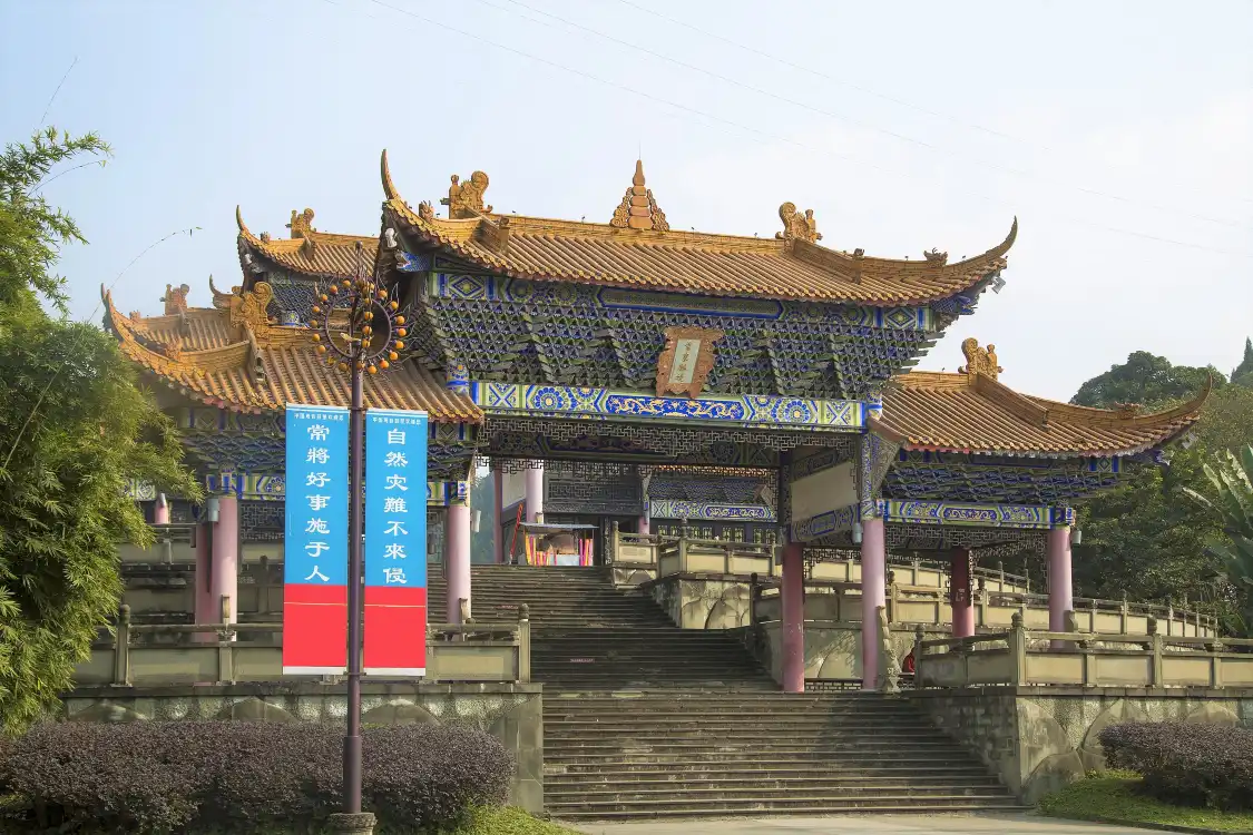 Hotels near Lingquan Temple