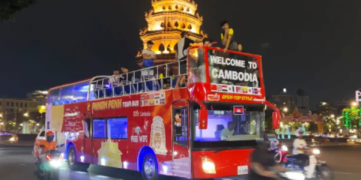 金邊雙層觀光巴士