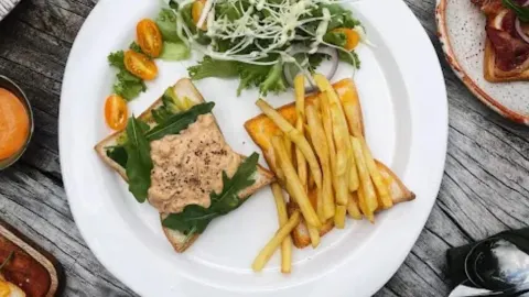 D'Lart Garden Drinking & Dining in ด่าหลัต
