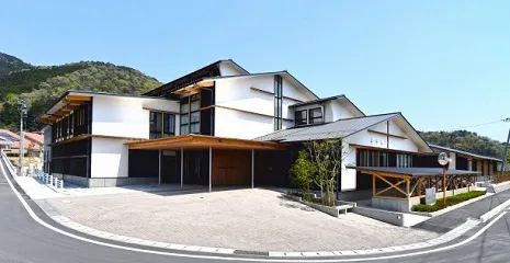 西予市民図書館