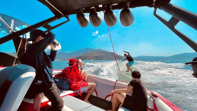 Wakesurfing in Shenzhen