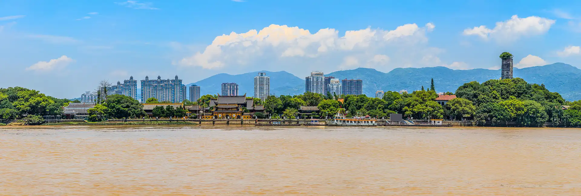 江心公園周辺のホテル