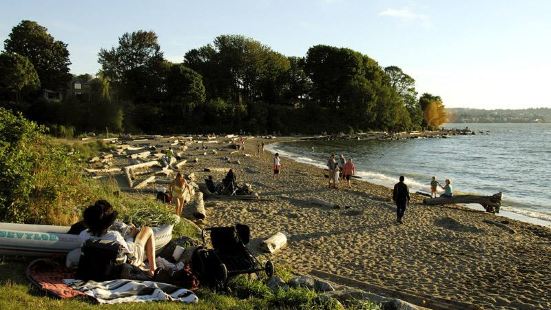 加拿大基斯蘭奴海灘，這個海灘被譽為加拿大最長的游泳池和室外鹽