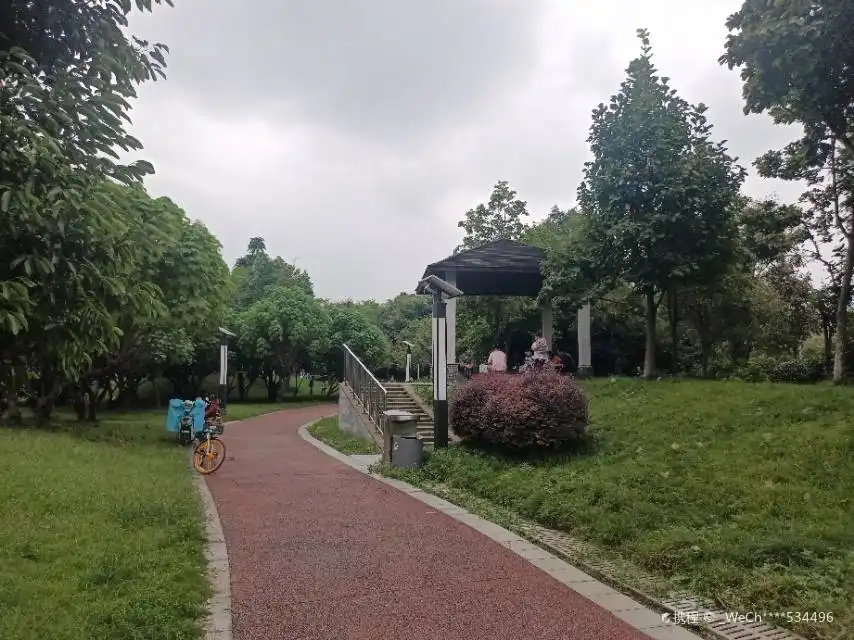 둥푸 공원 주변 호텔