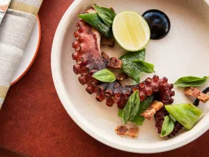 Santini Bar & Grill