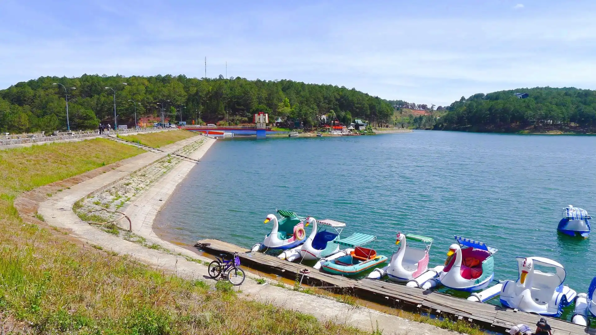 Hotels near Tuyen Lam Lake