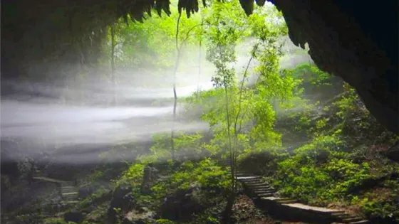 穿洞天坑景區
