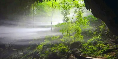 穿洞天坑景區