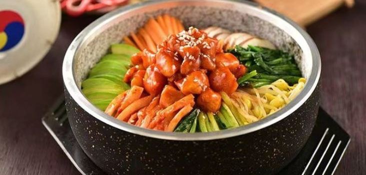 Hanshiguan Korean Noodles with Fried Sauce & Bibimbap