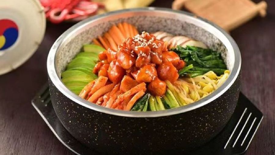 Hanshiguan Korean Noodles with Fried Sauce & Bibimbap