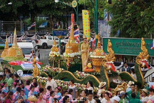 Sat Duen Sip (The Tenth Lunar Month) Festival & Red Cross Fair | Bangkok